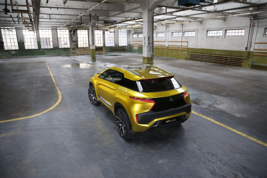  Mitsubishi eX Concept 2015 года  (фото 26 из 33)